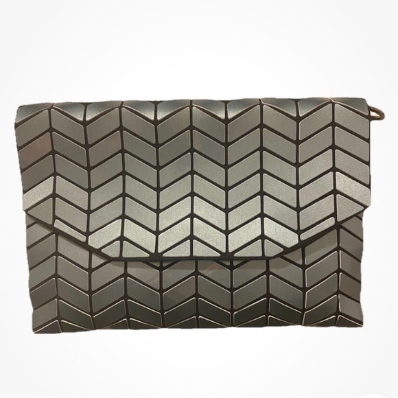 Patrizia Luca Handbags - Patrizia Luca Gray Silver Geometric Handbag NWOT Strap Included